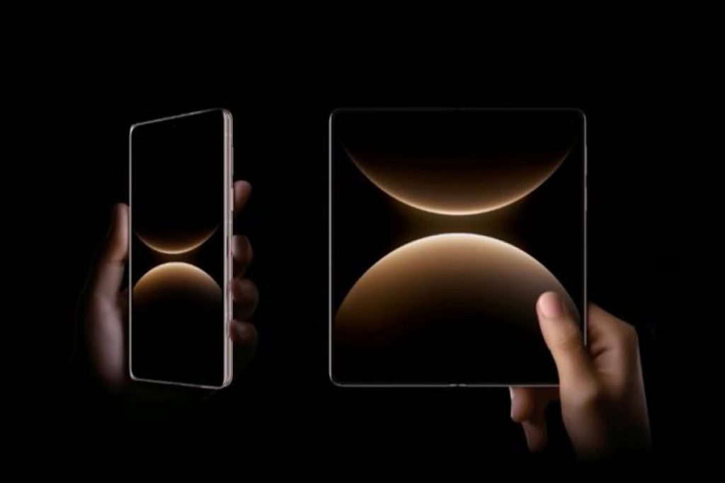 هواوي تكشف عن Huawei Mate X7 Premium: هاتف قابل للطي بسطوع 8000 شمعة