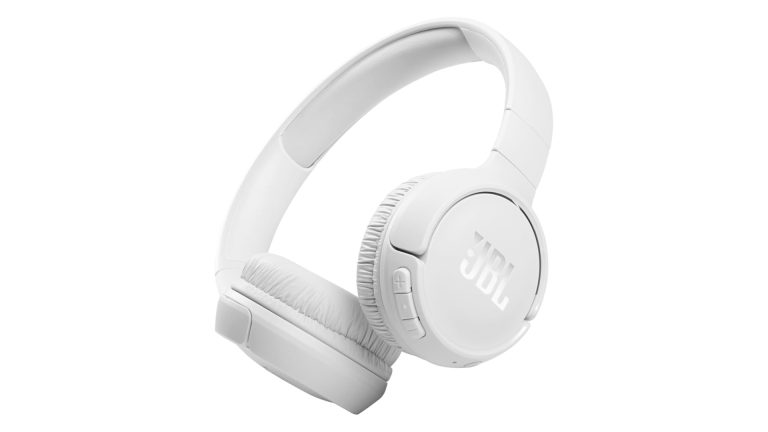 سماعات JBL: صوت ممتاز بسعر ينافس ليلة في السينما!